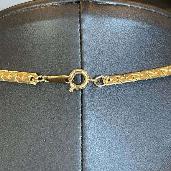 Vintage Estate Avon Ribbon Curl Necklace Swirl Flat Chain 1989 Gold Tone - Picture 4 of 5